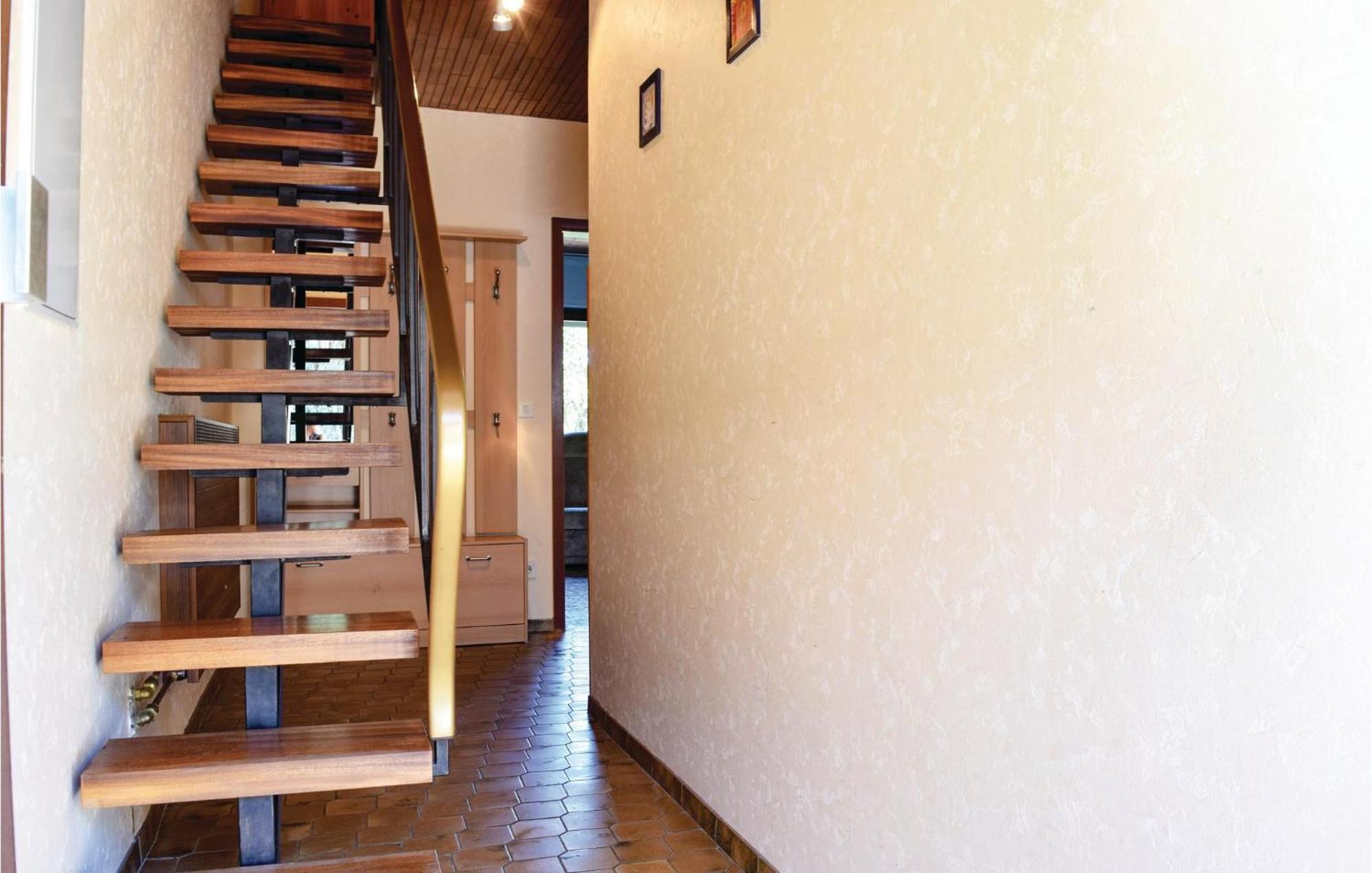 Cozy Home In Sellerich With Kitchen Bagian luar foto