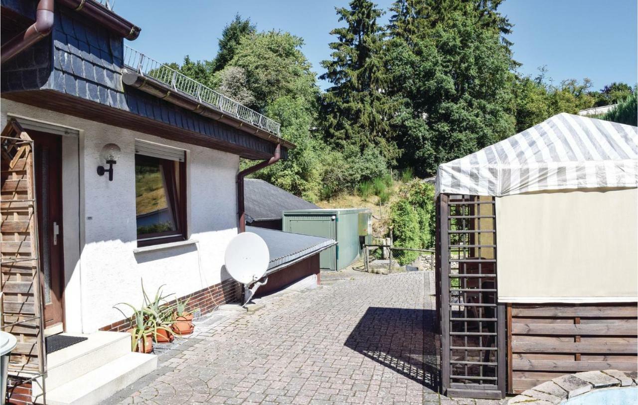 Cozy Home In Sellerich With Kitchen Bagian luar foto